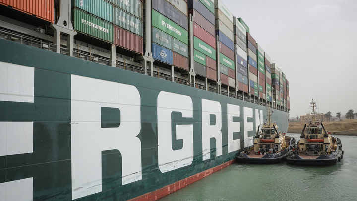 Что же будет в 2022 году?: Политэксперт увидел в блокировке Суэцкого канала опасную тенденцию