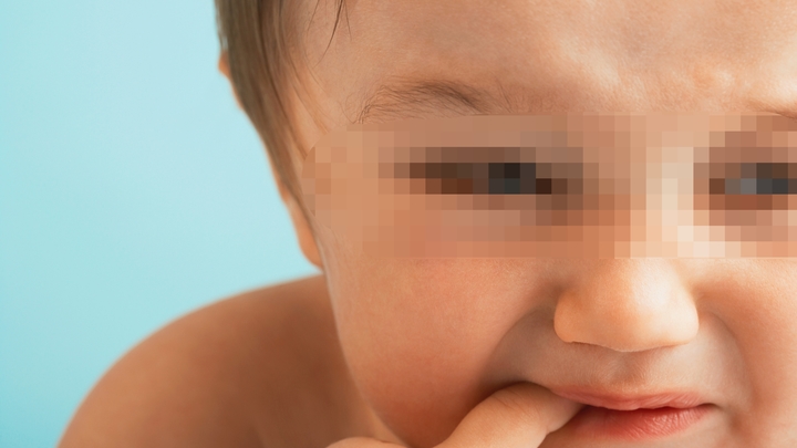 В Краснодаре няня избила мальчика на улице за непослушание