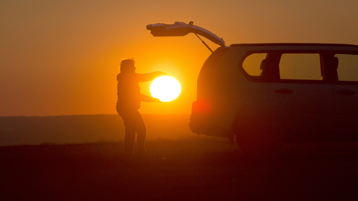 Новосибирцы восхитились оранжевым осенним рассветом
