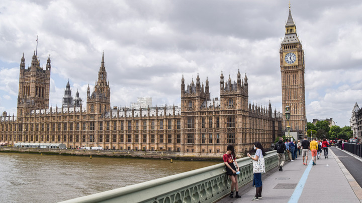Из-за скандалов Великобритания лишилась сразу двух министров