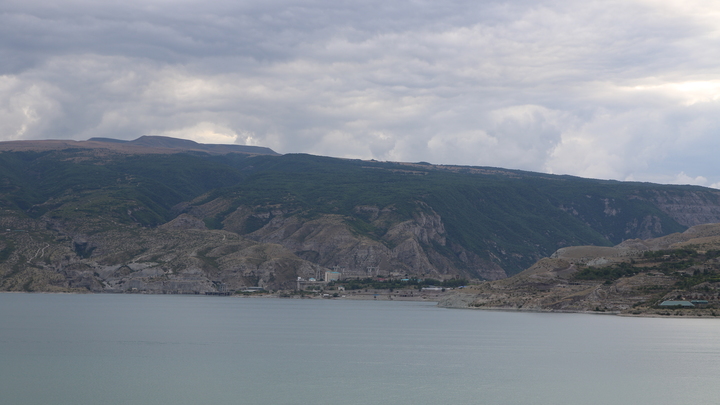 В Дагестане машина рухнула в реку с горной трассы: Выжил только один человек