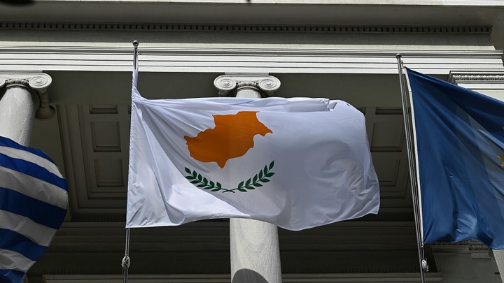 Власти Кипра выселят тысячи украинцев из-за начала туристического сезона