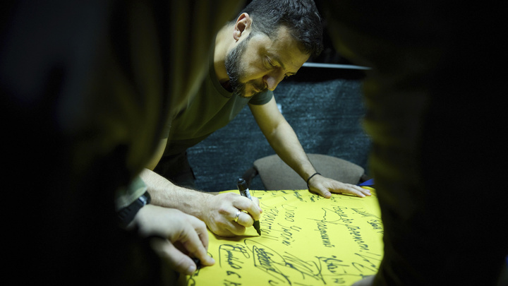 Французский политик назвал Зеленского безумным после его обвинений в адрес Польши