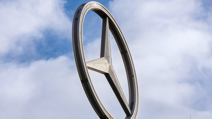Сотрудники пермской автомастерской во главе с мигрантом угнали Mercedes S-класса