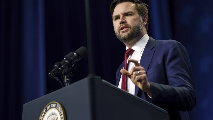 Семья вице-президента США Вэнса оказалась в опасности из-за проукраинских активистов