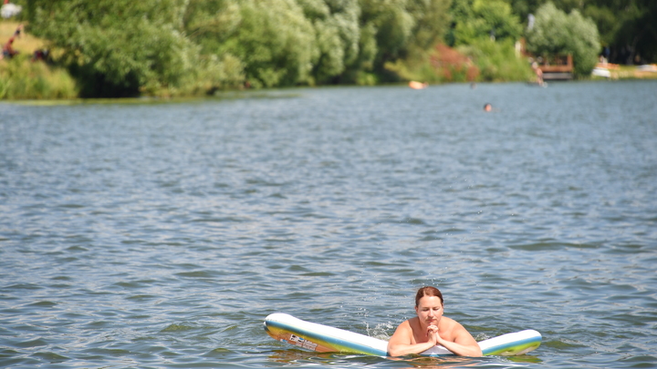 В Анапе продлён запрет на плавание в море с надувными кругами и матрасами