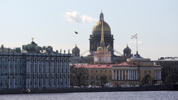 Сколько человек живет в Санкт-Петербурге