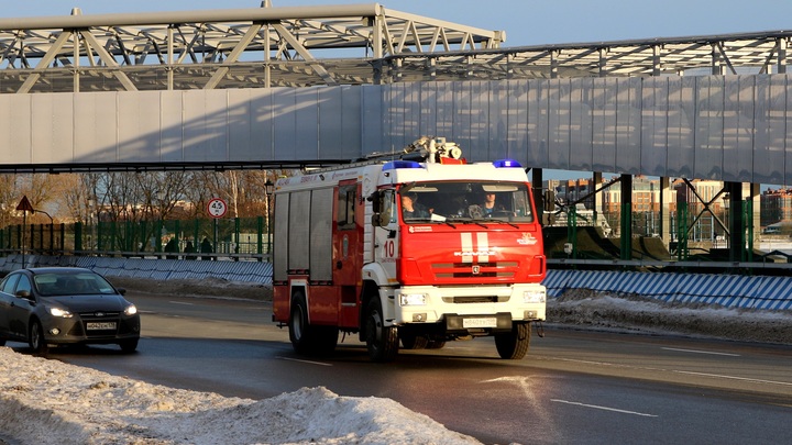 Автобус загорелся на остановке в Нижнем Новгороде