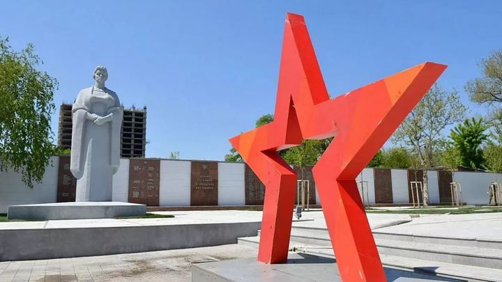 Праздничные баннеры и медиаэкраны: Краснодар украшают ко Дню Великой Победы