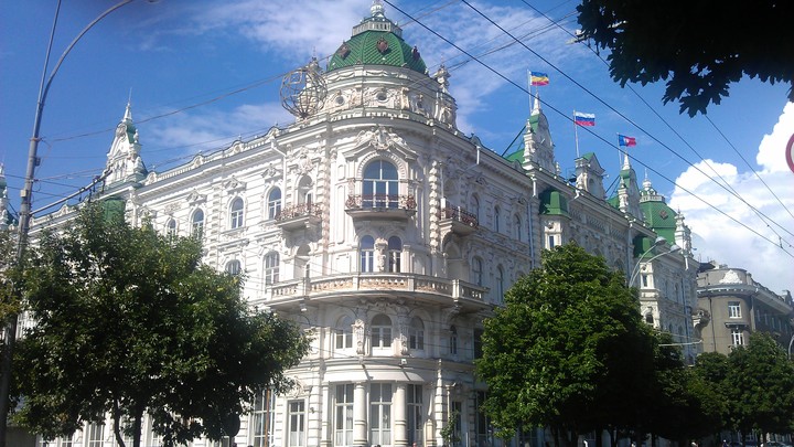 Ростовским чиновникам будут платить двойную зарплату за поездки в Донбасс