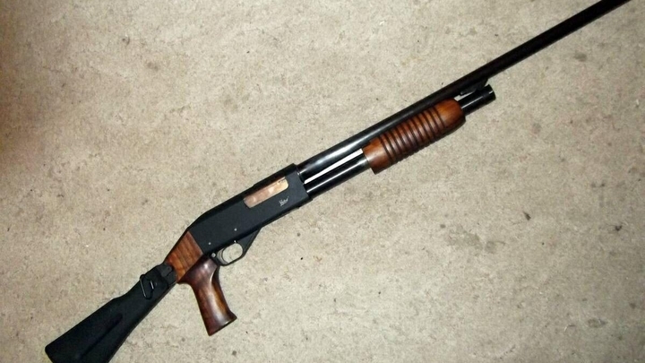 Сейчас сюда начнёт стрелять: Очевидцы спрятались в магазине от убившего приставов в Сочи деда