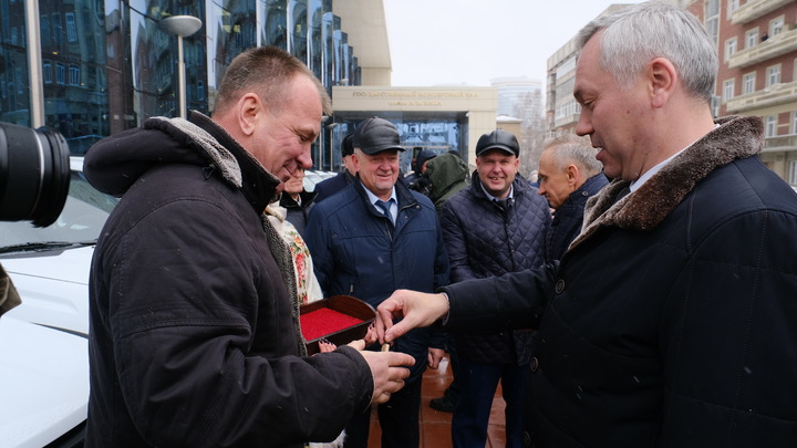 Губернатор Травников наградил лучших аграриев Новосибирской области