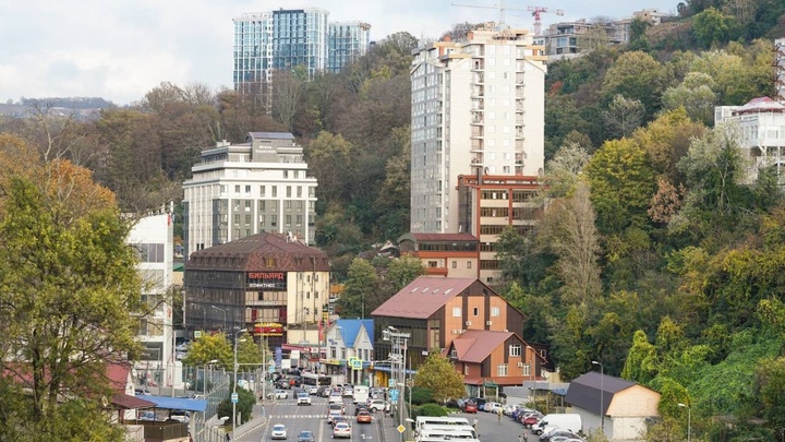 В Сочи создадут прибордюрные парковки для 4,3 тыс. авто