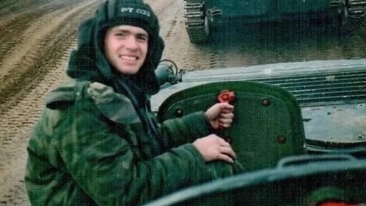 В Челябинске простились с погибшим на Украине мотострелком Константином Глушковым
