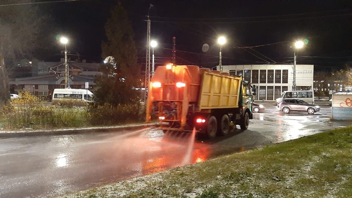 Ивановские коммунальщики начали поливать дороги рассолом