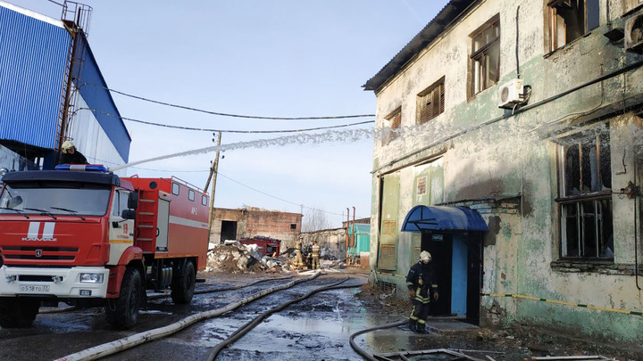 Ночью в поселке Воровского Судогодского района горел стекольный завод