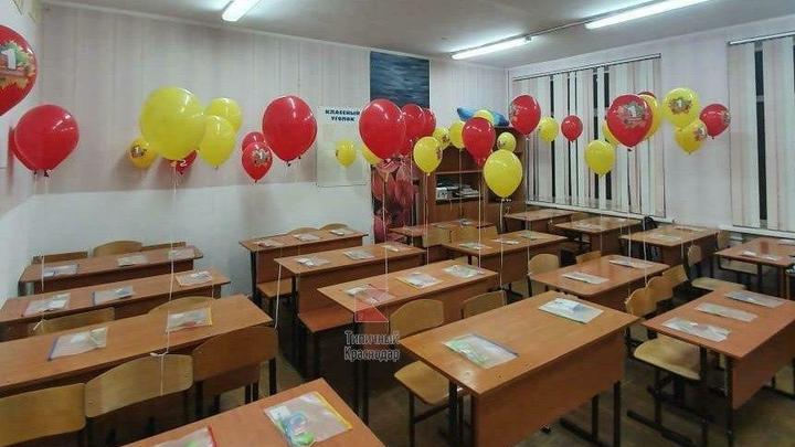 По трое за парту: одном из классов Краснодара 32 места на 42 детей