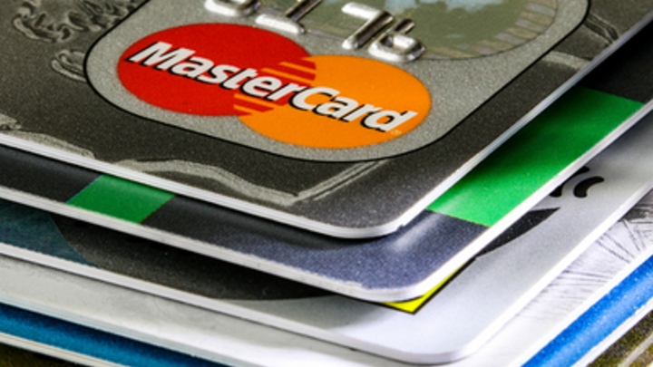 Каждый пятый в России готов отказаться от налички