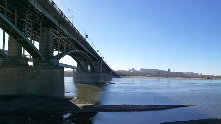 Реактивный самолёт пролетел под мостом в Новосибирске. Было ли это на самом деле?