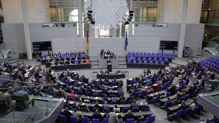 Германский парламент пригласил США выйти вон. Пока - из Сирии