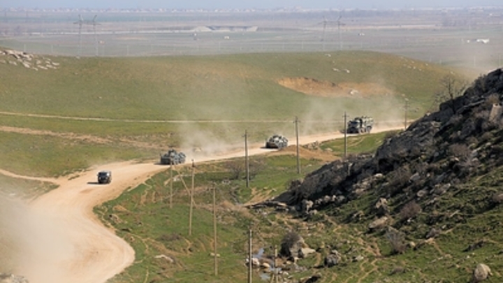 Машина с русскими миротворцами подорвалась в Карабахе