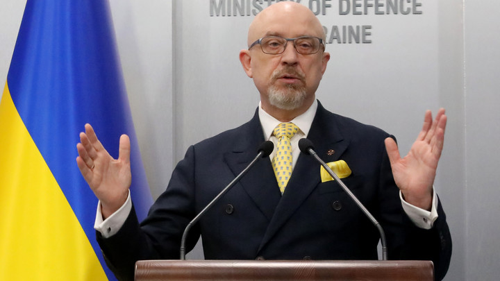 Глава Минобороны Украины отправил танки на Донбасс и заявил, что не собирается нападать