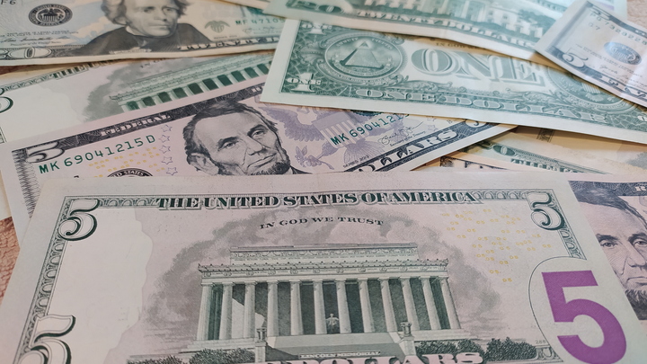 От доллара избавляются даже союзники США: Вашингтон уцепился за последнюю соломинку