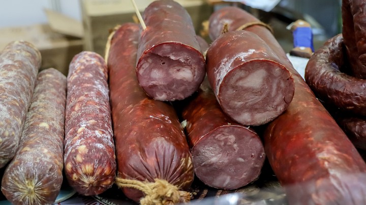 Новосибирцев задержали за кражу 20 тонн продуктов и алкоголя