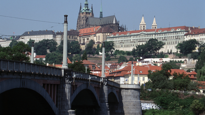 20 минут чрезвычайного обращения: Земану пришлось изменить формат