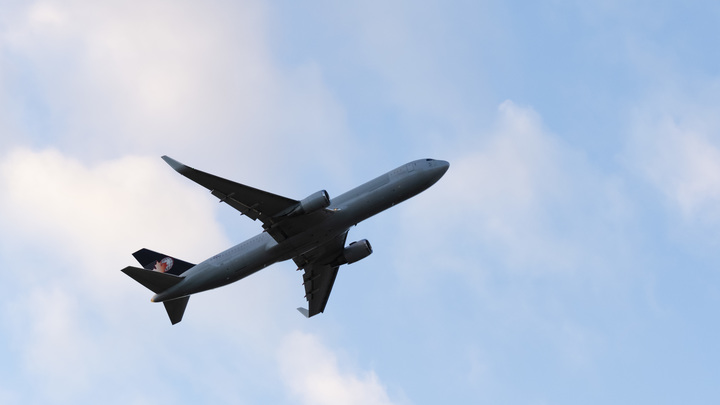 Нештатная ситуация с американским Boeing: Самолёт экстренно садится в Москве