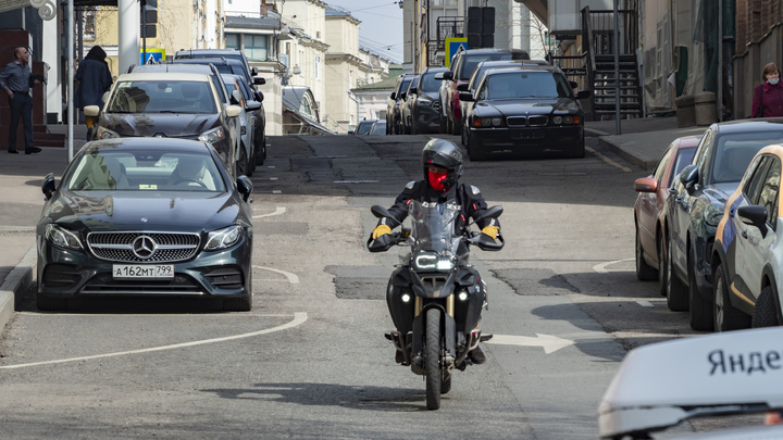 В Подмосковье мотоциклист сбил пятилетнего ребёнка и его бабушку на пешеходном переходе