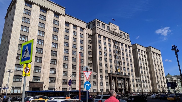 В Госдуме назвали возможные сроки отмены QR-кодов в России