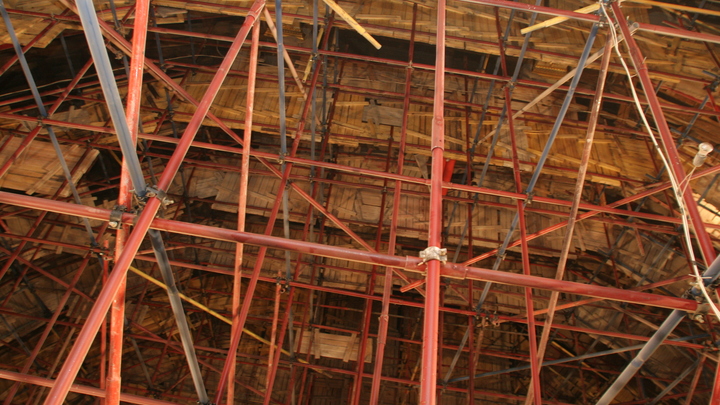 В Скадовске продолжается восстановление терапевтического отделения городской больницы