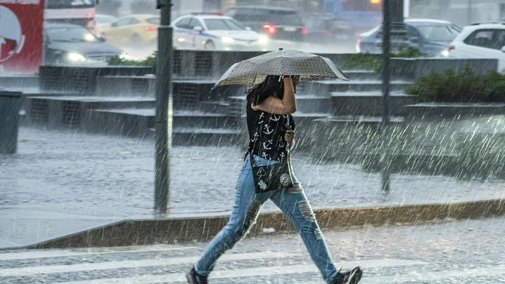 Фронтальная война погоды: Синоптик раскрыл загадку московского суперливня