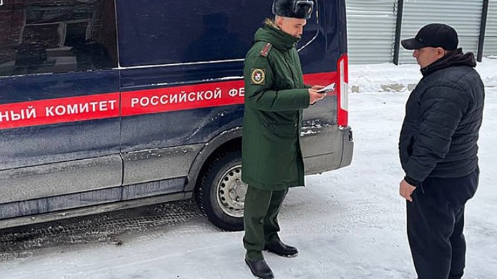 В Новосибирске восемь мигрантов поставили на воинский учёт прямо на рынках
