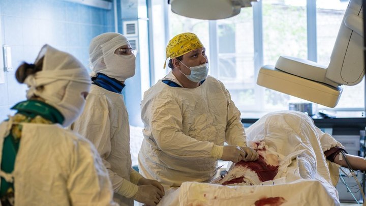 Читинские врачи провели уникальную операцию по удалению тромба из головы пациента