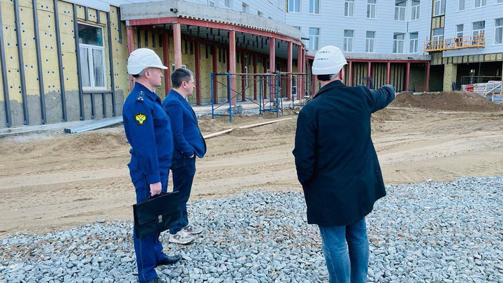 Прокуратура выявила нарушения при строительстве двух поликлиник в Новосибирске