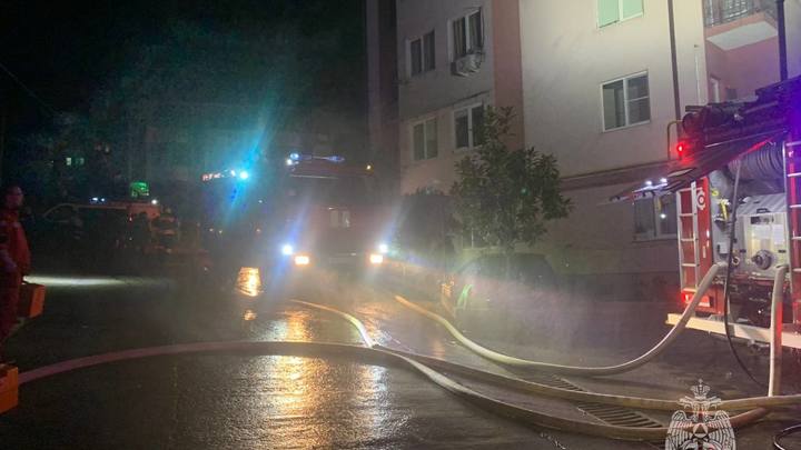 Пожар в многоэтажке Сочи оставил без квартир 10 семей — прокуратура