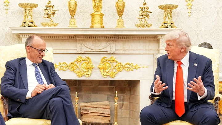 Не самый лучший день для вас: Трамп пошутил в ответ на слова Мерца о D-Day 