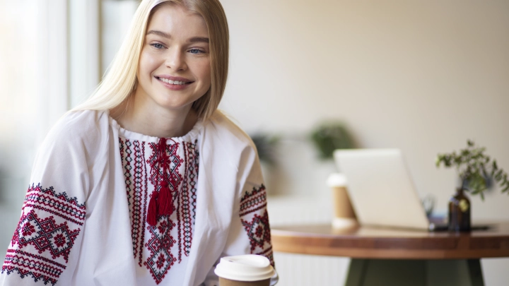 Славянский взгляд и короткие ногти стали главными поисковыми трендами