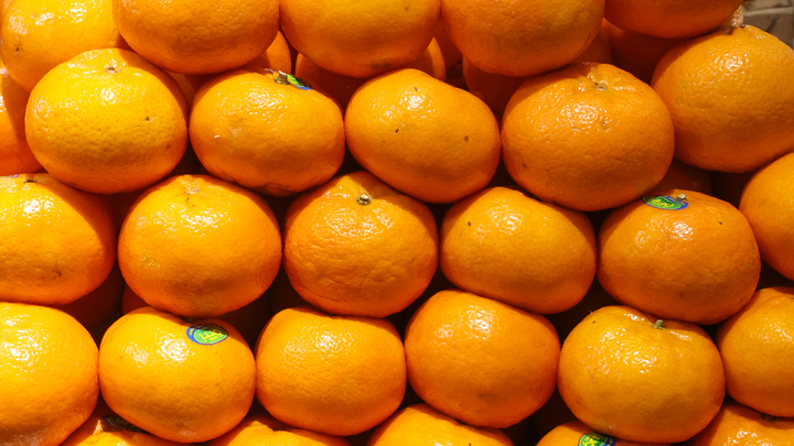 Кому - кризис, а кому - заработок: Экономист предупредил о мандариновой провокации на фоне спора с Абхазией