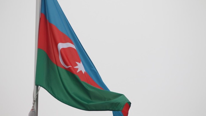 Баку ответил Москве: Азербайджан перепишет правила пребывания для русских