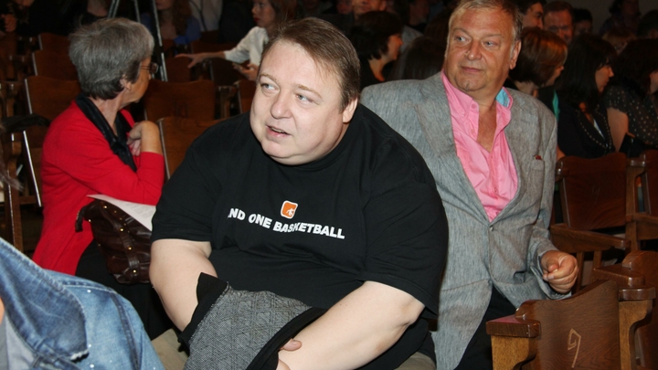 Актёр Семчев призвал Хаматову и Литвинову не гнуть пальцы из Европы: Возвращаться же придётся