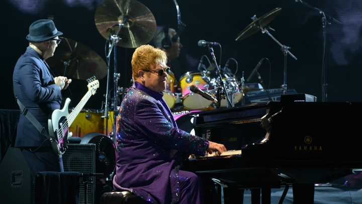 Элтон Джон признался в частичной слепоте