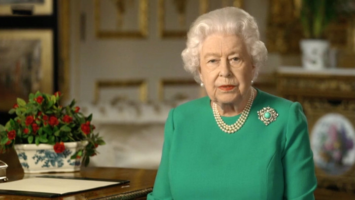 Мне было 19, и это была незабываемая ночь: Елизавета II поделилась воспоминаниями о Дне Победы