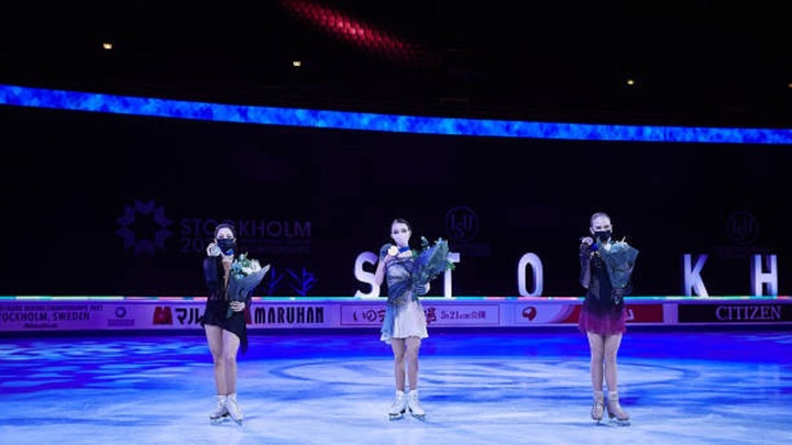 Фигуристки из России заняли весь пьедестал на чемпионате мира в Стокгольме. Серебро у Туктамышевой