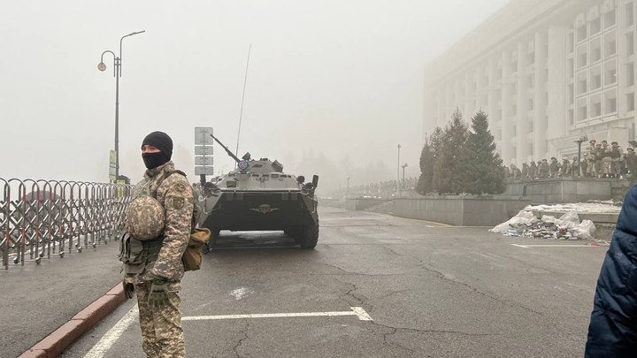 Казахстанский телеканал показал новые кадры массовых беспорядков в Алматы