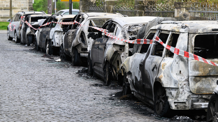 В Херсоне злоумышленники подожгли восемь машин