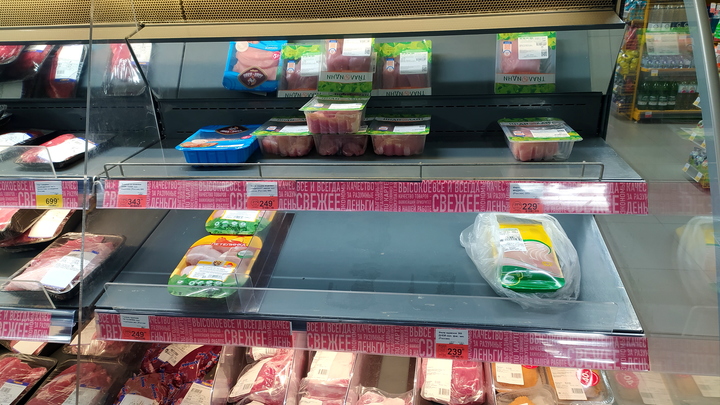 Стали есть меньше мяса: Экономист рассказал, как на украинцах сказывается снижение доходов