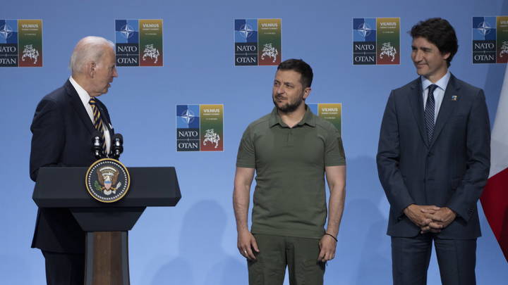 За вирусную украинизацию ответственен G7 - Захарова